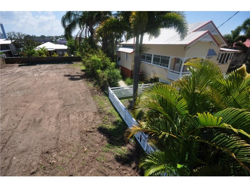 94 Gordon St, Hawthorne QLD 4171