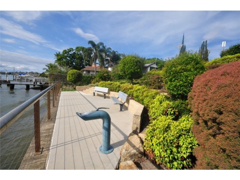 94 Gordon St, Hawthorne QLD 4171