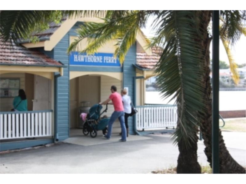 94 Gordon St, Hawthorne QLD 4171