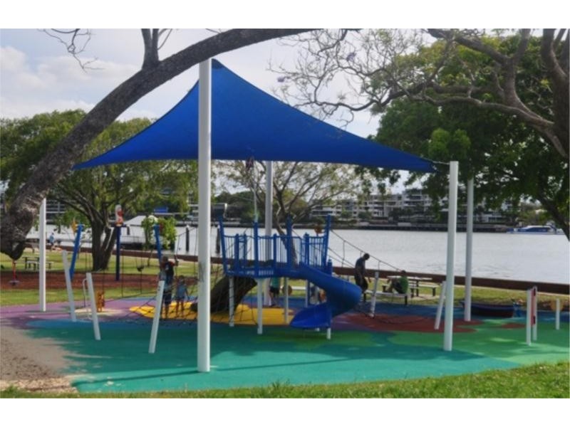 94 Gordon St, Hawthorne QLD 4171