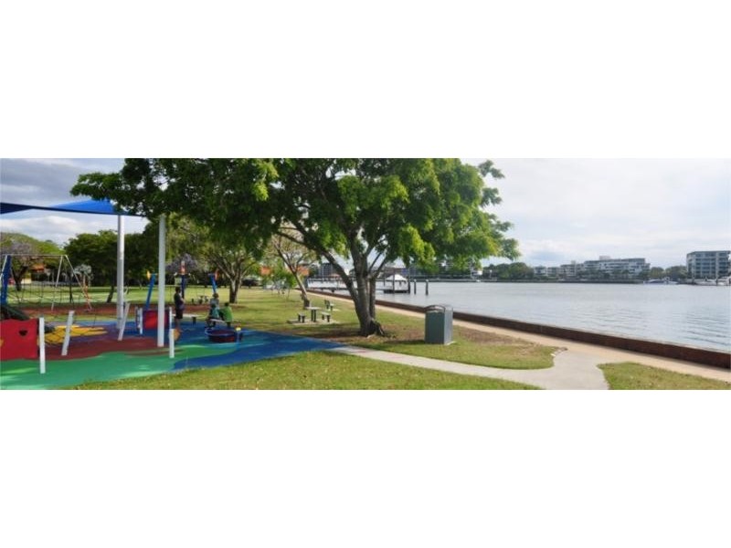 94 Gordon St, Hawthorne QLD 4171