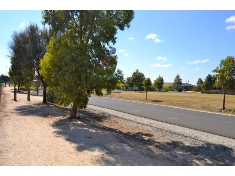 108 The Skyline, Sunbury VIC 3429