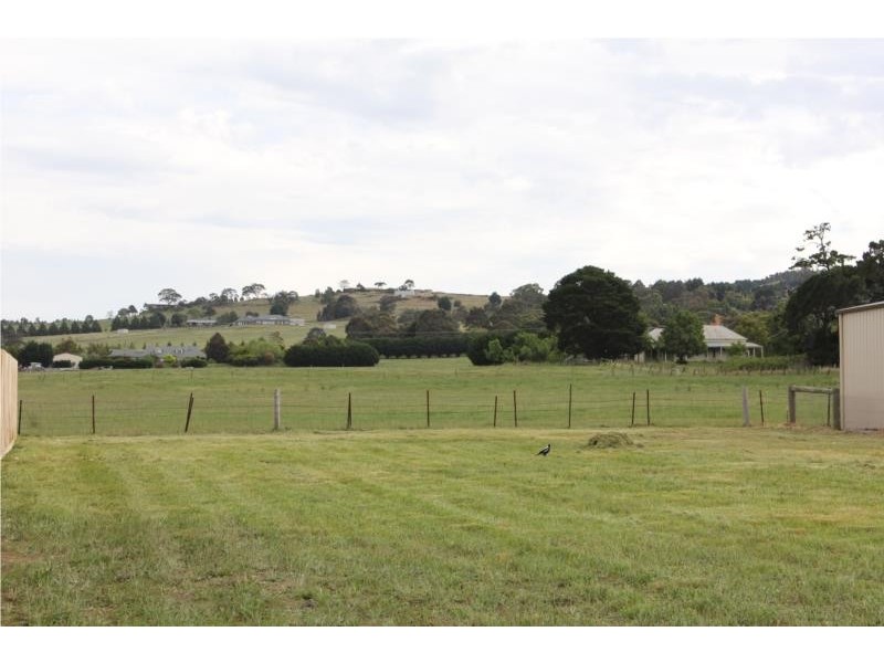 20 Charters Avenue, Gisborne VIC 3437