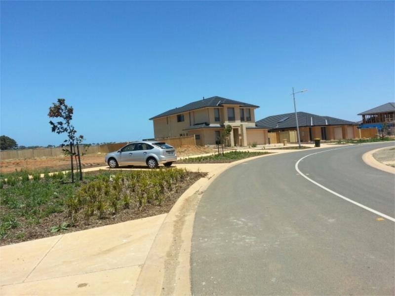 2092 (71) Beachview Parade, Sanctuary Lakes VIC 3030