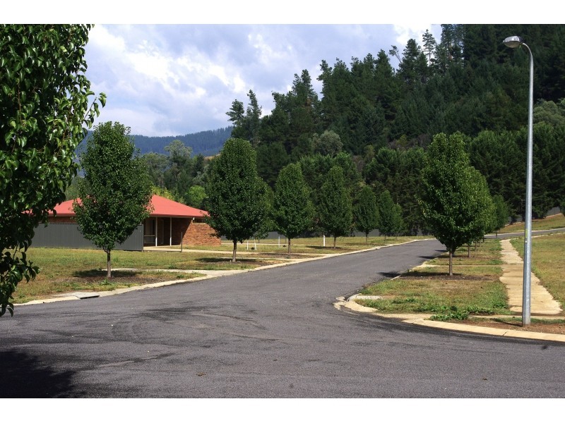 12 Mountain Mist Drive, Bright VIC 3741