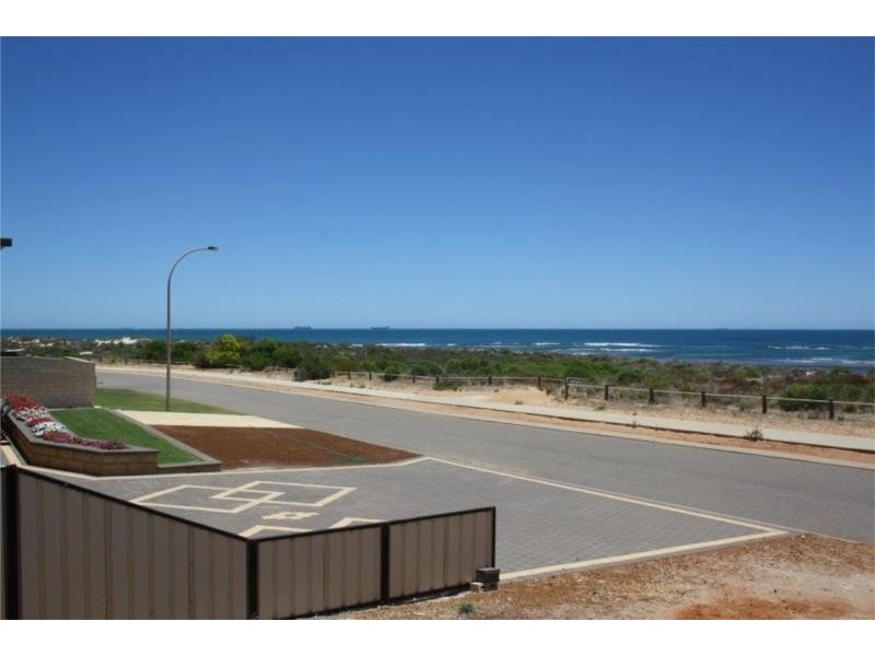 15 Surfside Terrace, Glenfield WA 6532