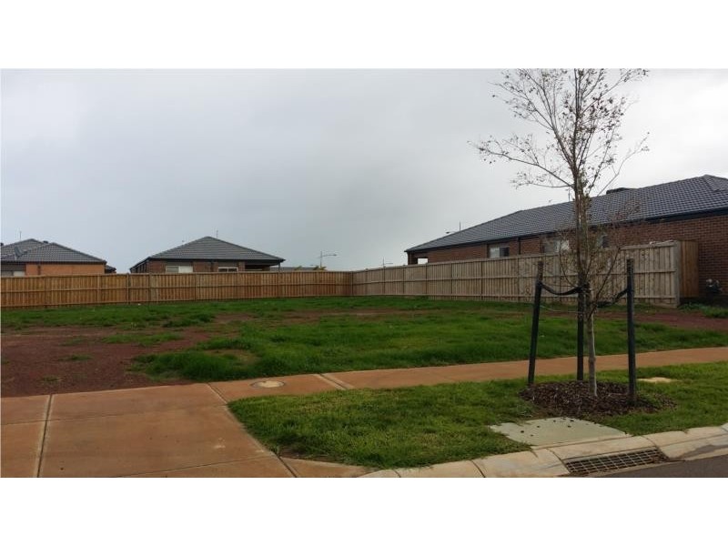 12 Mourne Street, Melton South VIC 3338