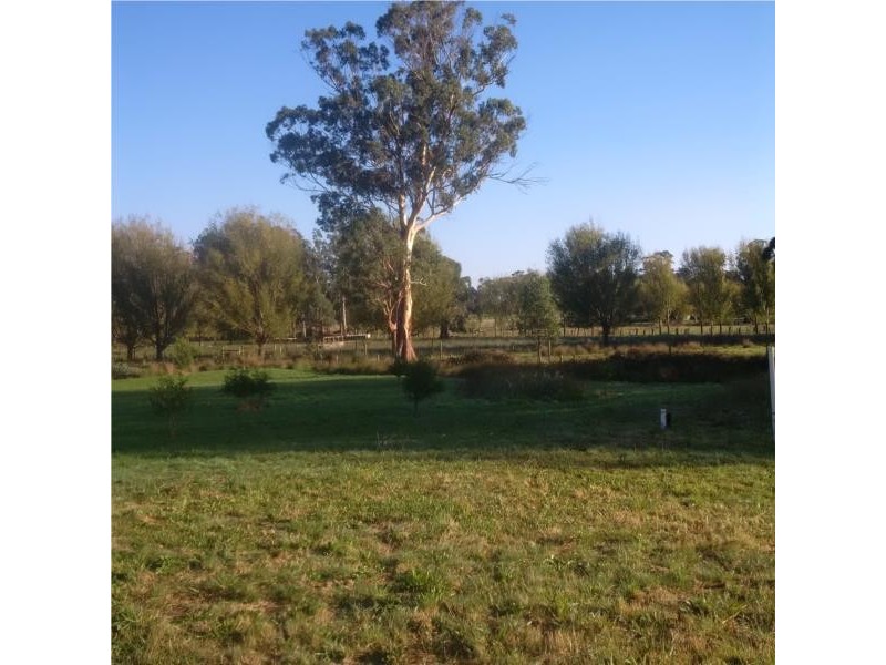 63 Jackson Drive, Drouin VIC 3818