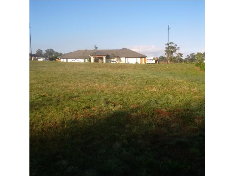 63 Jackson Drive, Drouin VIC 3818