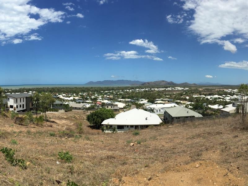 4 Bray Court, Bushland Beach QLD 4818