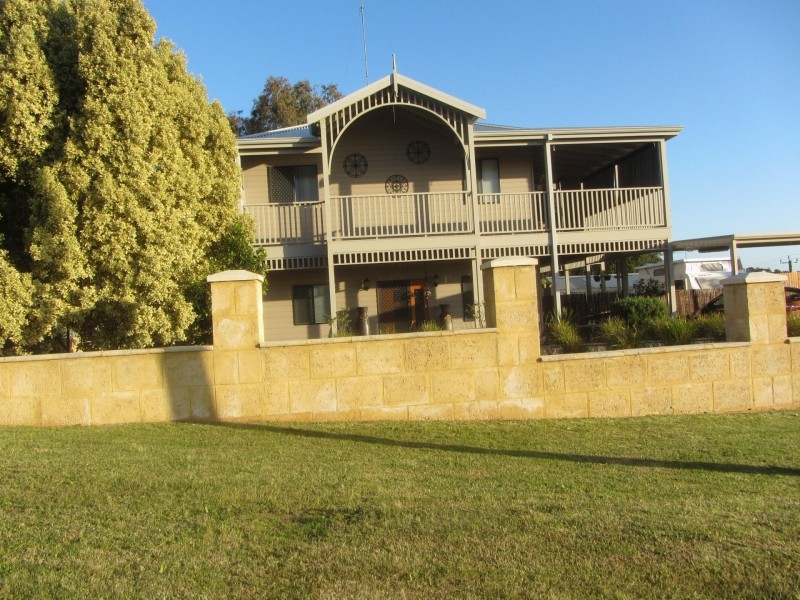 8 Brian Street, Mount Nasura WA 6112