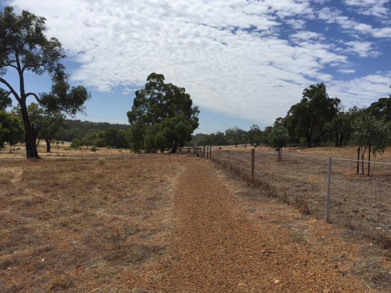 84 Guernsey Rise, Lower Chittering WA 6084