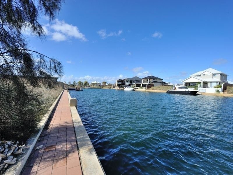 15 Arcadia Close, Dudley Park WA 6210