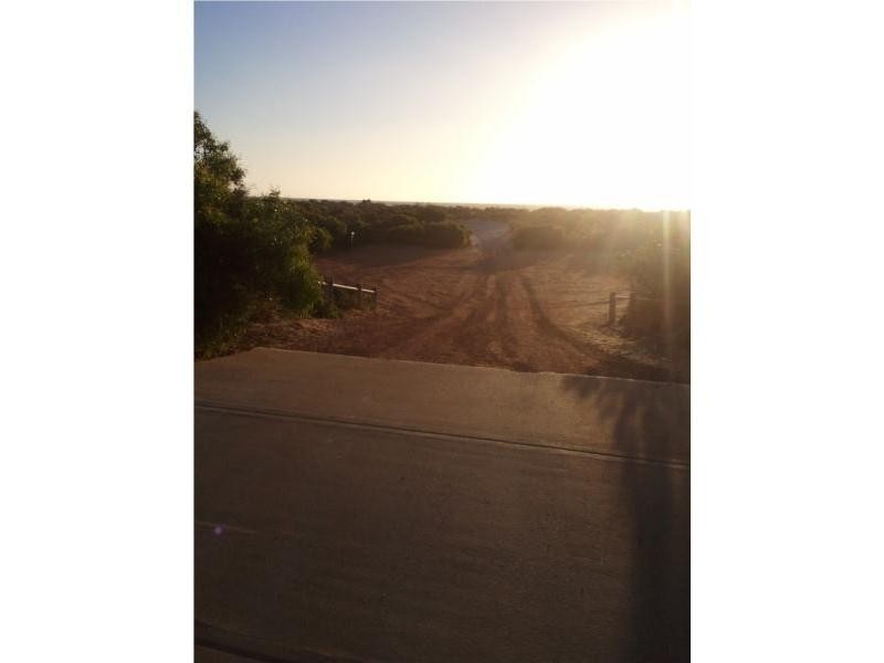 33 Surfside Terrace, Drummond Cove WA 6532