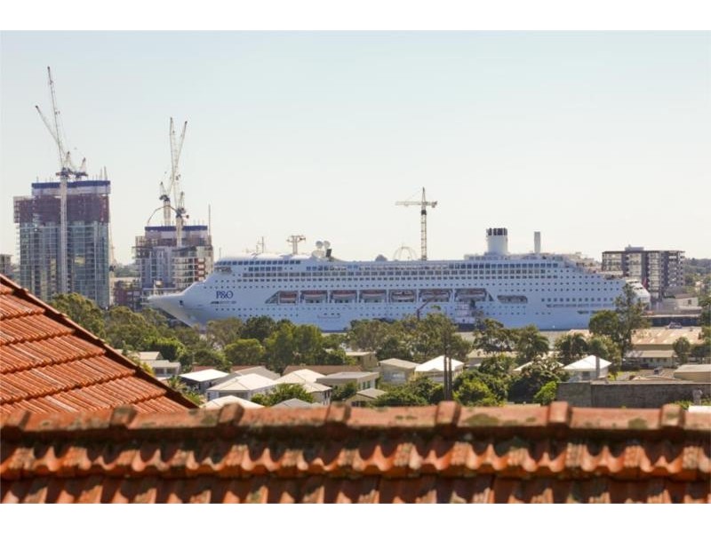 16 Taylor Street, Balmoral QLD 4171