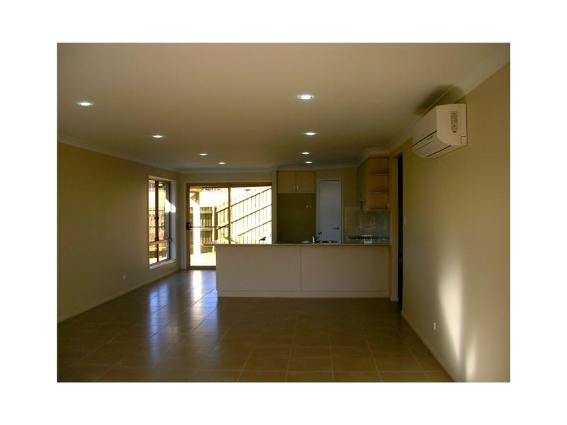 2/13 High Court Dve, Wilsonton QLD 4350