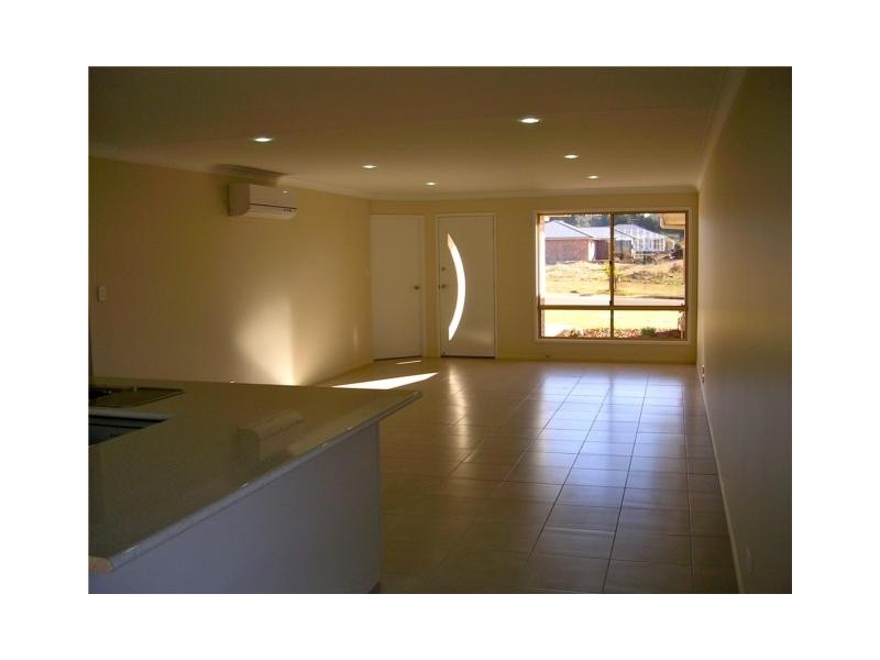 2/13 High Court Dve, Wilsonton QLD 4350
