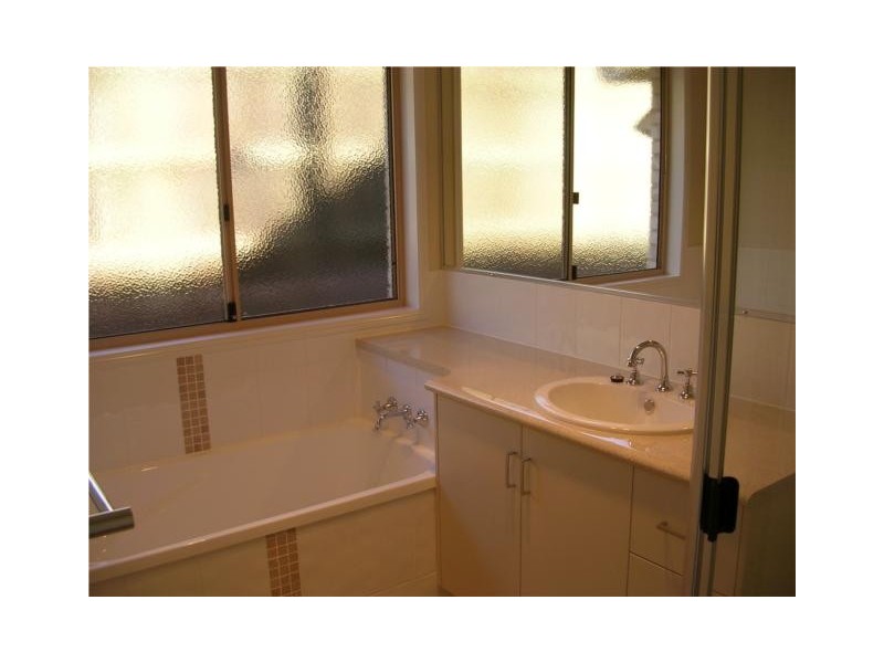 2/13 High Court Dve, Wilsonton QLD 4350