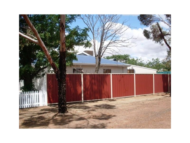 17  hay street merredin, Merredin WA 6415