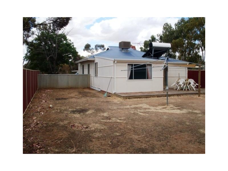 17  hay street merredin, Merredin WA 6415