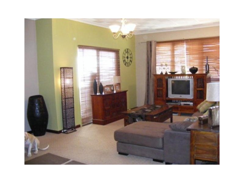 18 HAY STREET, Merredin WA 6415