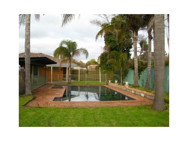 6 Hunter Crt, Frankston VIC 3199