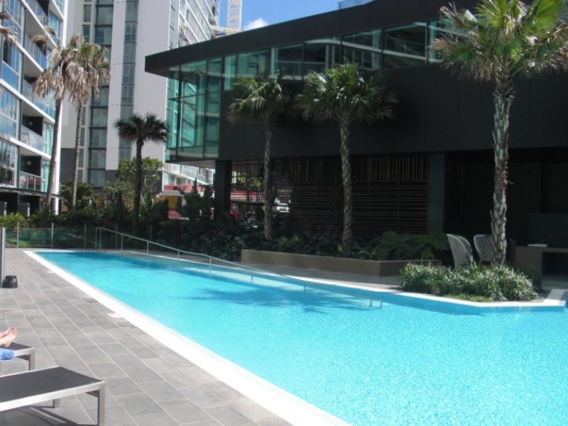 8 Harbour Road, Hamilton QLD 4007