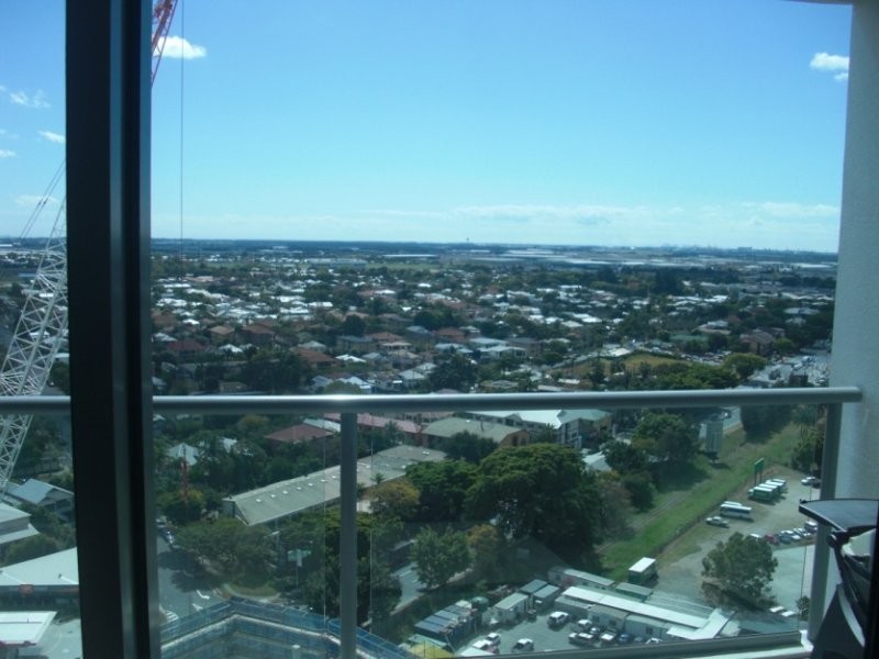 8 Harbour Road, Hamilton QLD 4007