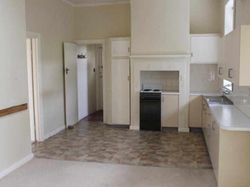 29 Adelaide Road, Millicent SA 5280