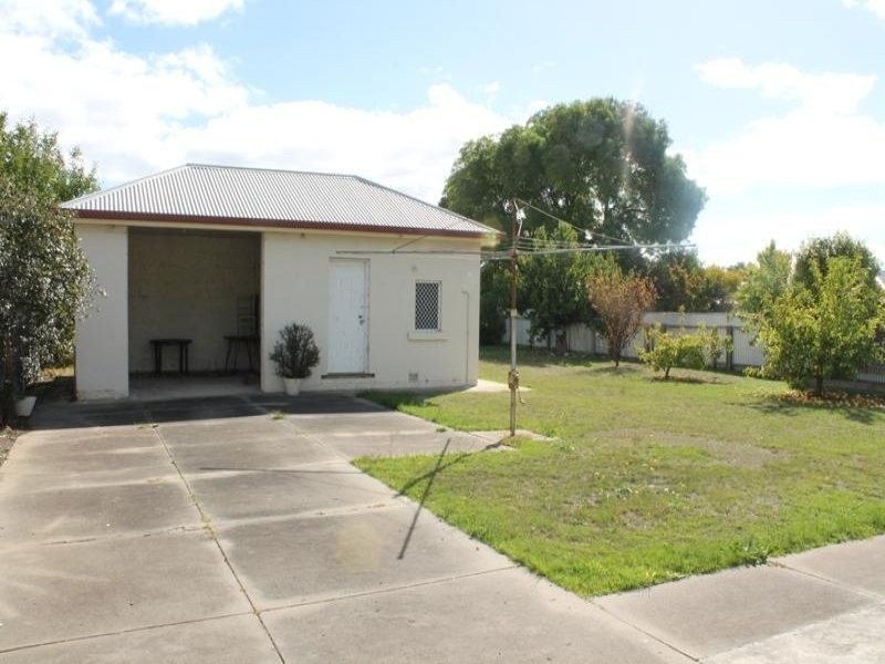 29 Adelaide Road, Millicent SA 5280