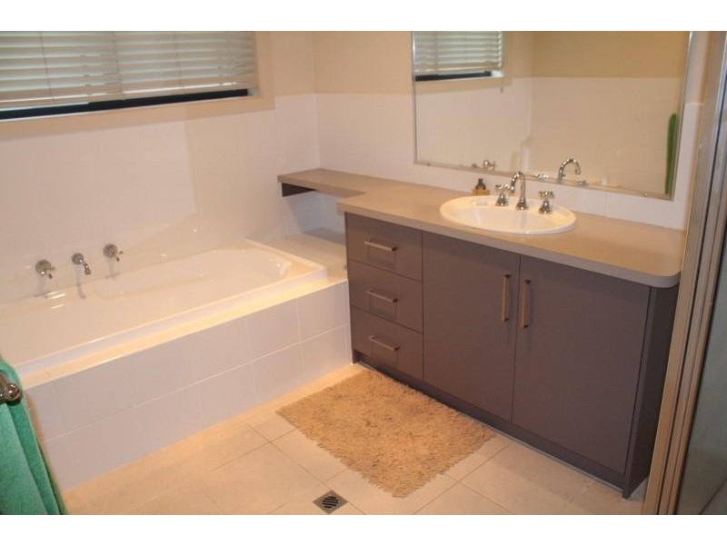 24 Saint Martins Drive, Mount Gambier SA 5290