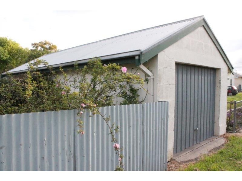 35 Adelaide Road, Millicent SA 5280