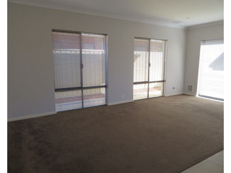 11 Hidcote Way, Pearsall WA 6065