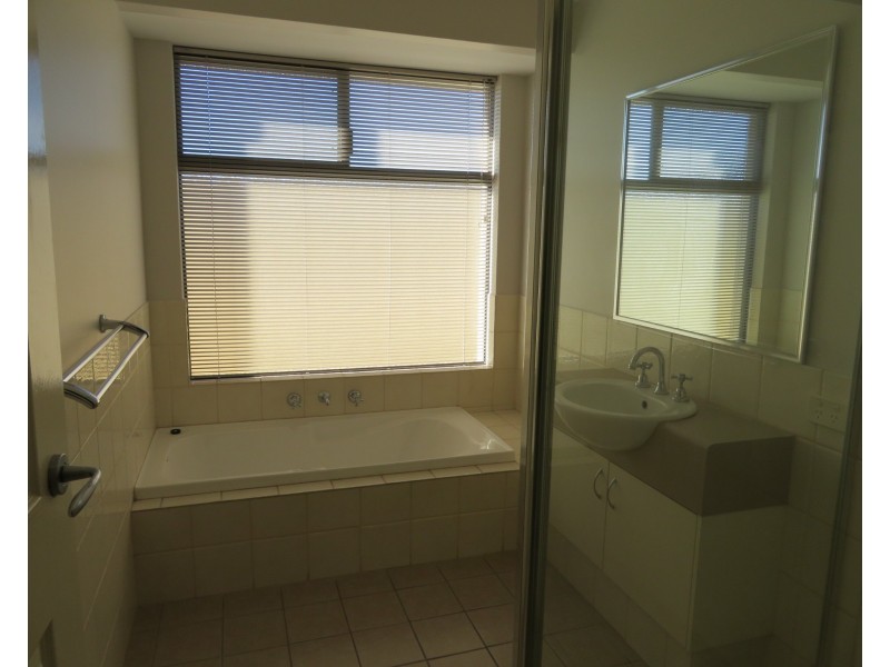 11 Hidcote Way, Pearsall WA 6065