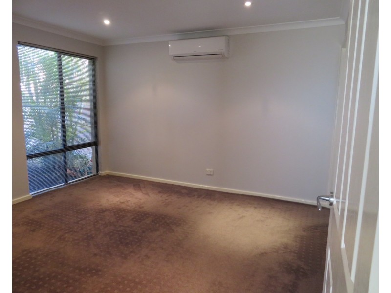 11 Hidcote Way, Pearsall WA 6065