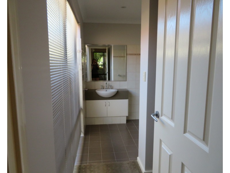 11 Hidcote Way, Pearsall WA 6065