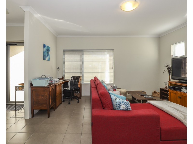 7/4 Melita Drive, Helena Valley WA 6056