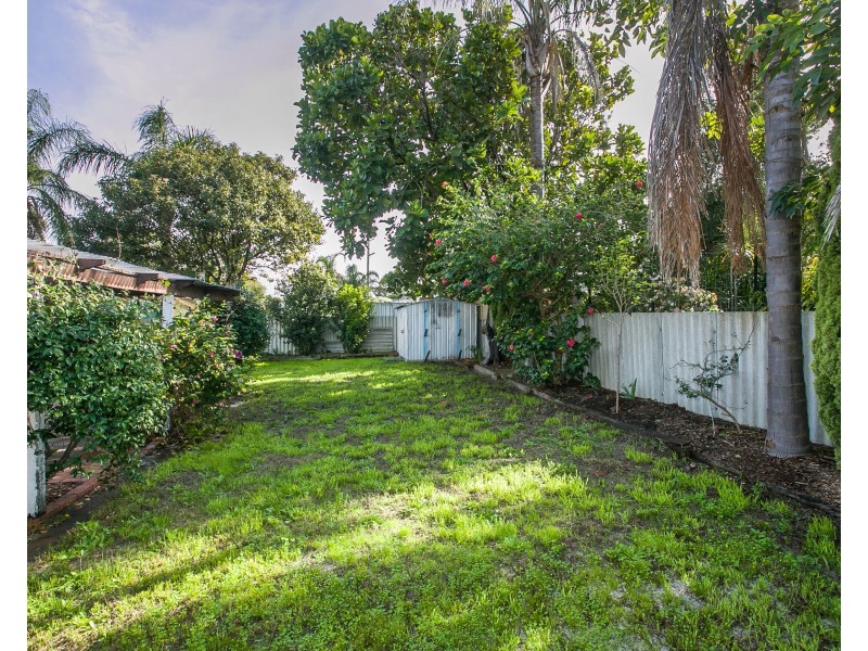 35 Strelitzia Drive, Forrestfield WA 6058