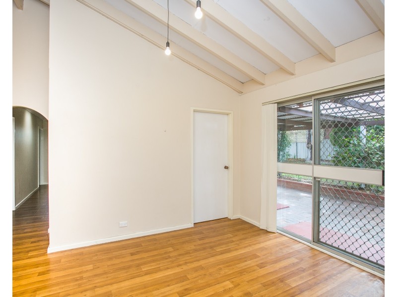 35 Strelitzia Drive, Forrestfield WA 6058