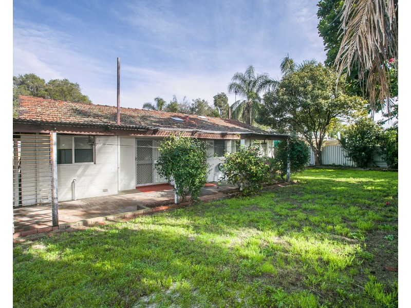 35 Strelitzia Drive, Forrestfield WA 6058