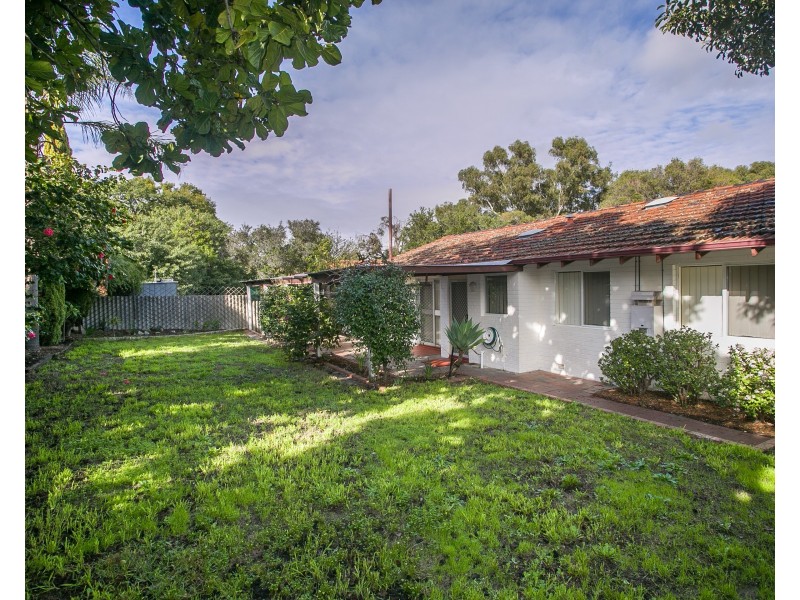 35 Strelitzia Drive, Forrestfield WA 6058