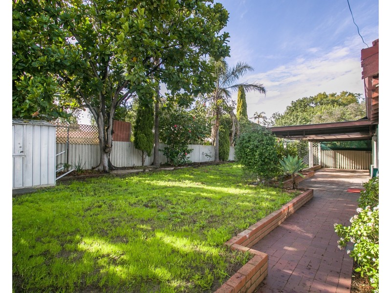 35 Strelitzia Drive, Forrestfield WA 6058
