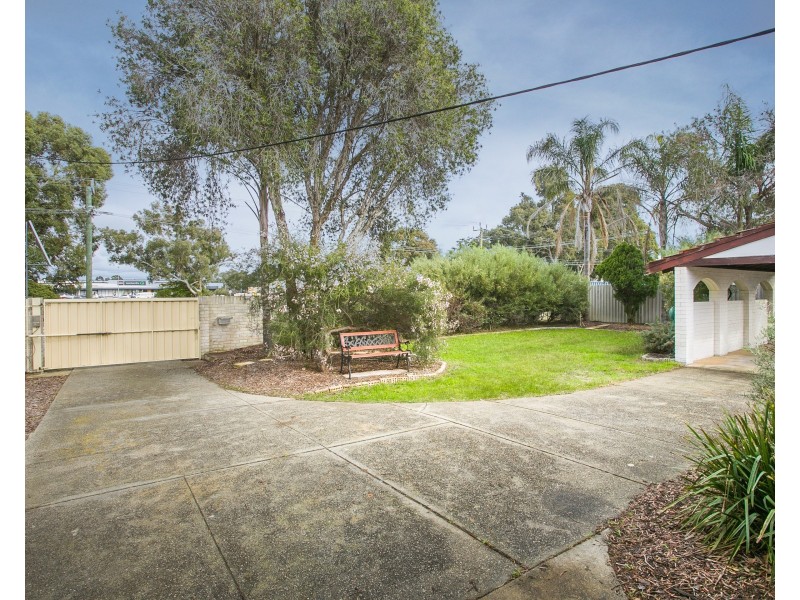 35 Strelitzia Drive, Forrestfield WA 6058