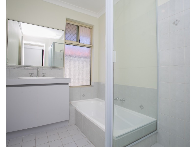 17 Ambergate Close, Canning Vale WA 6155