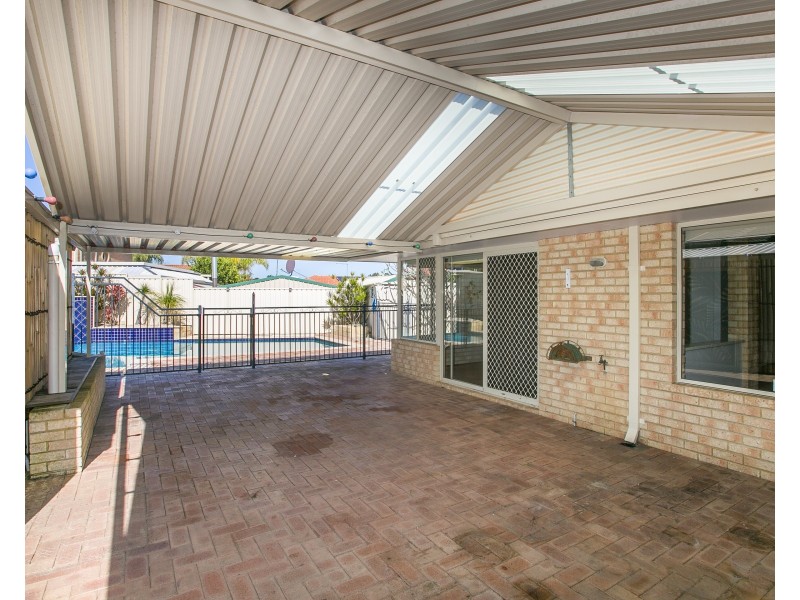 17 Ambergate Close, Canning Vale WA 6155