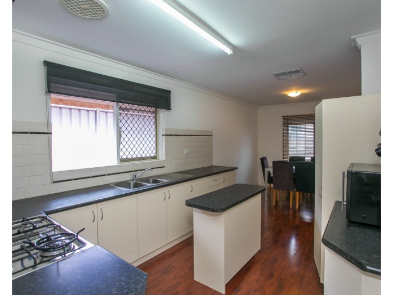 6 Sanderson Street, Embleton WA 6062