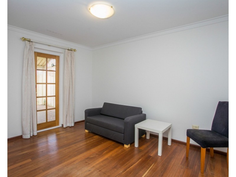 6 Sanderson Street, Embleton WA 6062