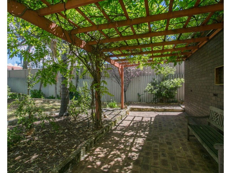 6 Sanderson Street, Embleton WA 6062