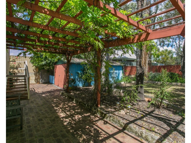 6 Sanderson Street, Embleton WA 6062