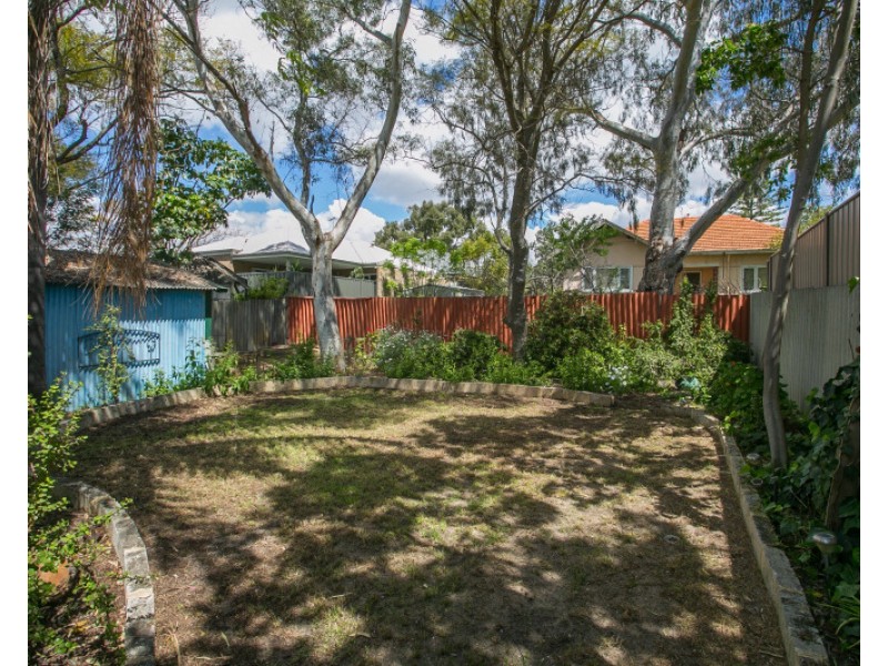 6 Sanderson Street, Embleton WA 6062